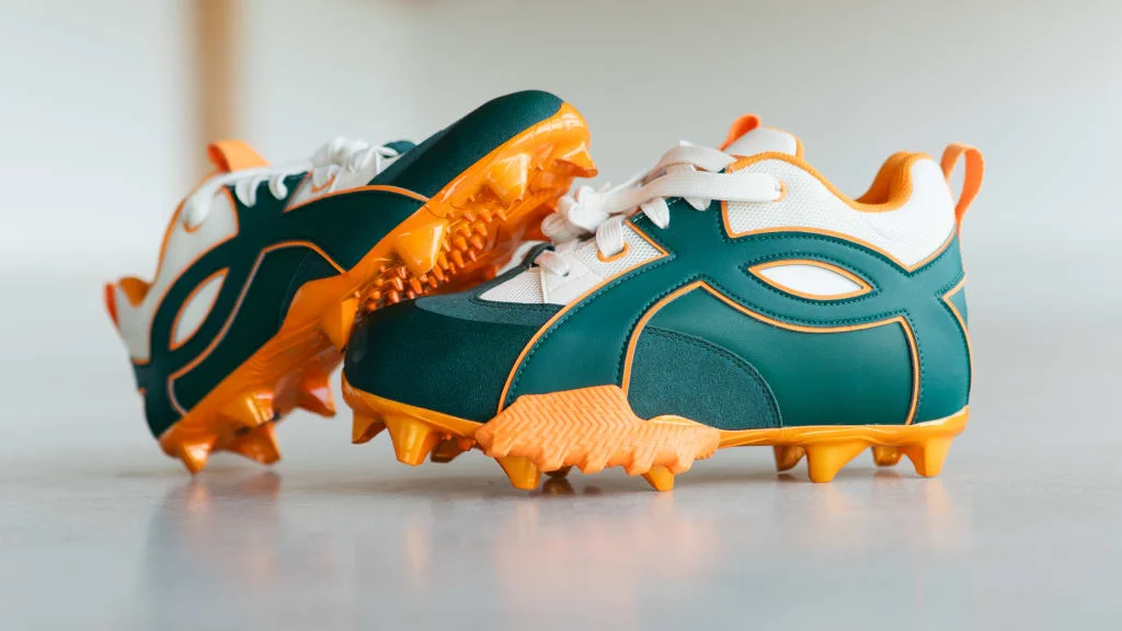 Gunnar gives back: O's shortstop surprises local kid with specialized cleats
